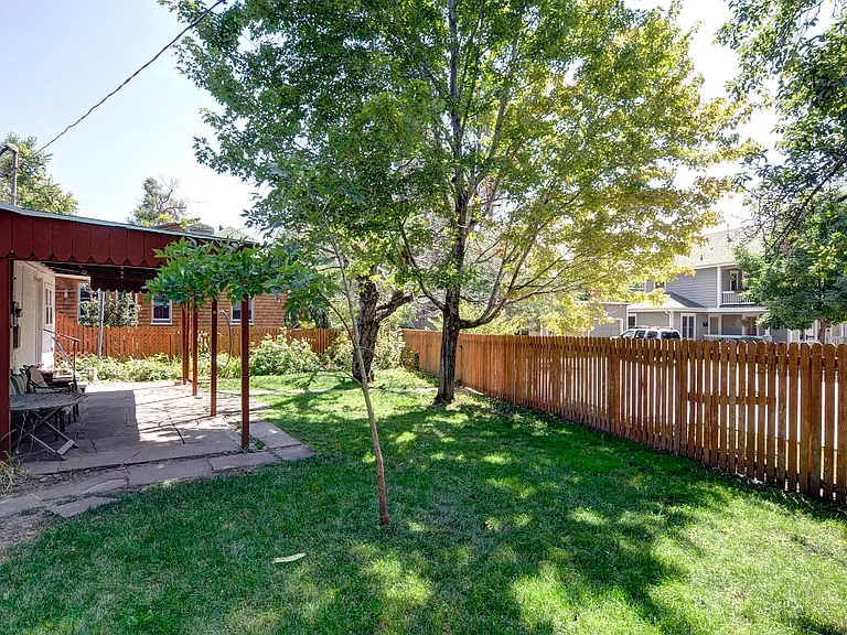 1810 Walnut St — Photo 14