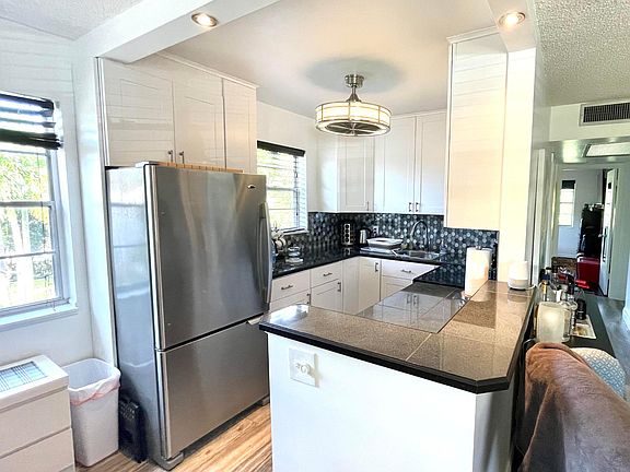 5th image of 233 Dorchester J