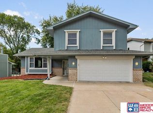 810 Tara Rd, Papillion, NE 68046