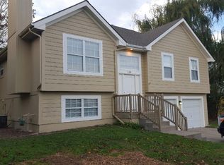 120 Apple Valley Pkwy, Belton, MO 64012