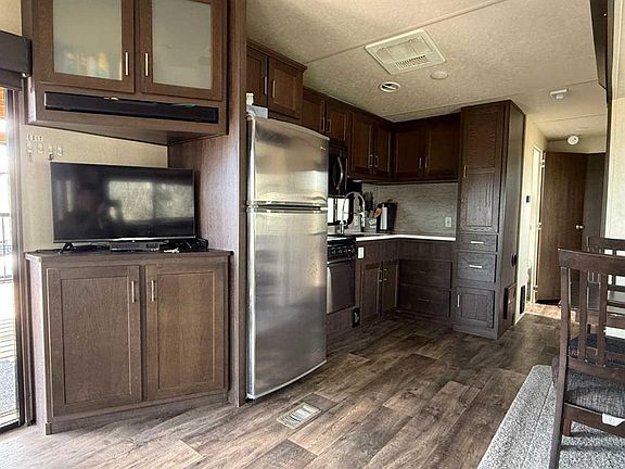 5th image of 8 Travers Ridge Way