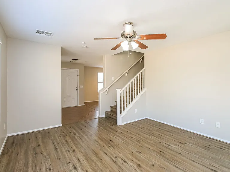 3344 E Franklin Ave — Photo 5