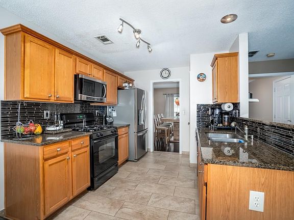4th image of 811 Plaintain Dr