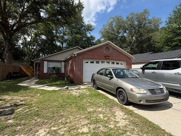 4540 Eltham Park — Photo 1