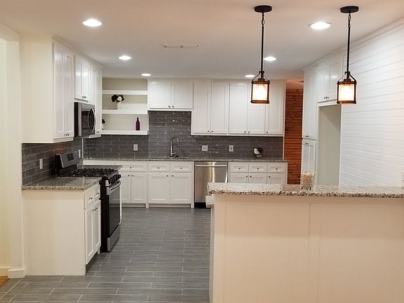 4th image of 305 W University Ave