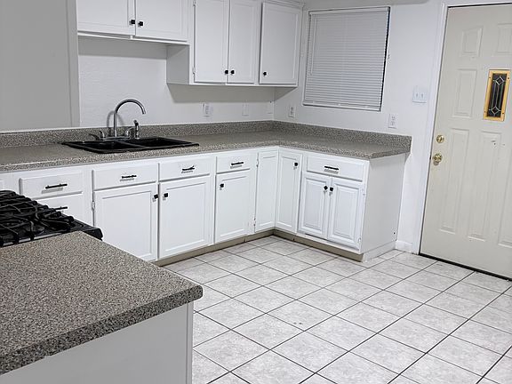 5th image of 523 Ames Blvd Unit A