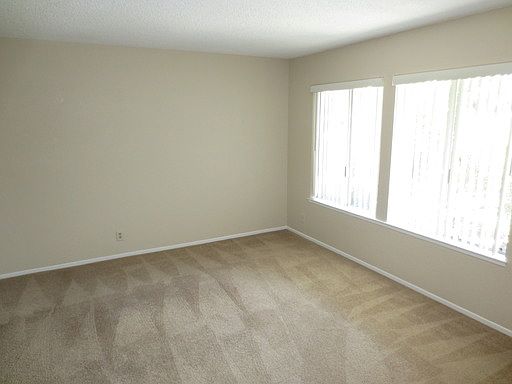 3rd image of 1899 Parkcrest Dr