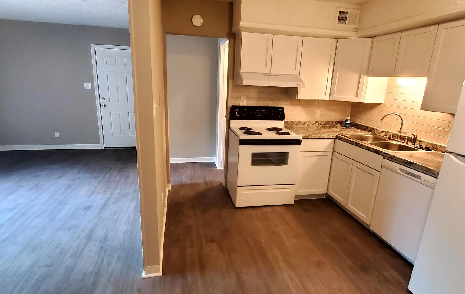 Kitchen & Living
