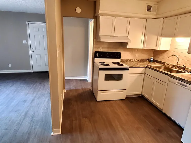 Kitchen & Living