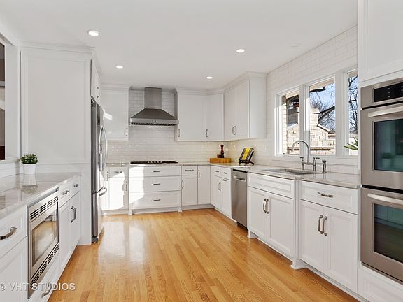 5th image of 22W371 Glen Valley Dr