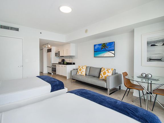 3rd image of 485 Brickell Ave #30