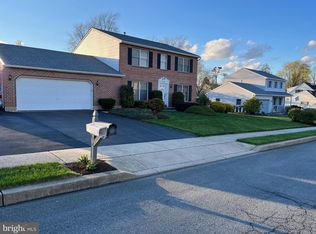 16 Carriage Dr, Wernersville, PA 19565