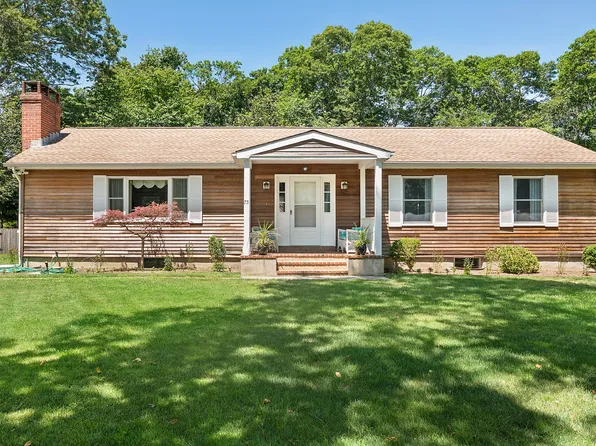 https://photos.zillowstatic.com/fp/49ea8371bd428f4cab3cf8dd249320d7-p_e.webp