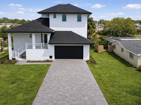 9832 Island Harbor Dr, Port Richey, FL 34668