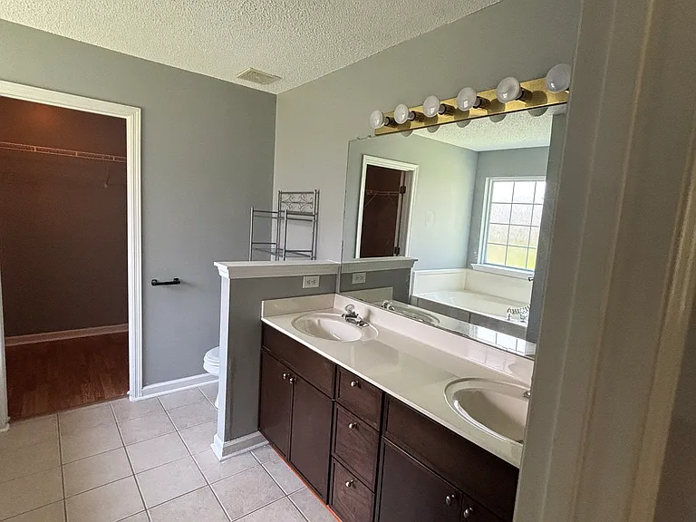 110 Meadowglade Ln — Photo 20