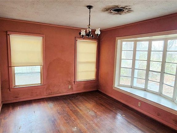 5th image of 315 W Oak Ln
