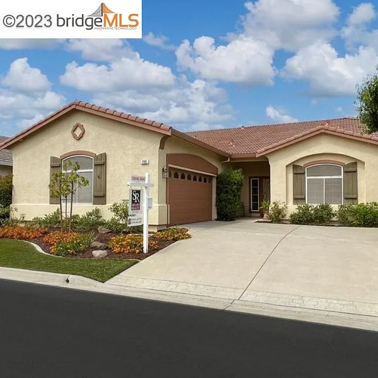 793 Centennial Pl photo 1