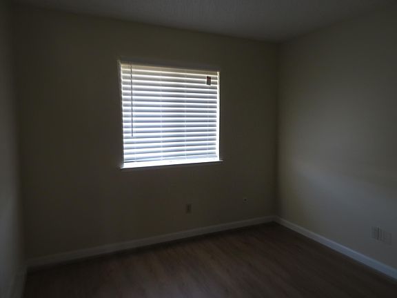 4th image of 7574 Burgoyne Ln