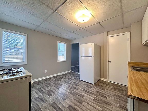 2nd image of 1461 Leahy St #2