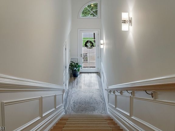 2nd image of 10 Schmidt Cir