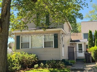 570 Maple St, South Haven, MI 49090