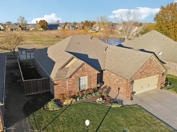 10543 E 142nd St N, Collinsville, OK 74021
