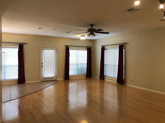 3rd image of 3219 Henderson St