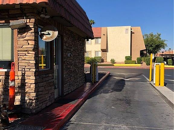 3rd image of 4961 River Glen Dr Unit 32