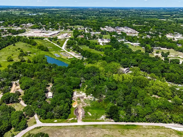 224 Whispering Oaks Dr, Tom Bean, TX 75489