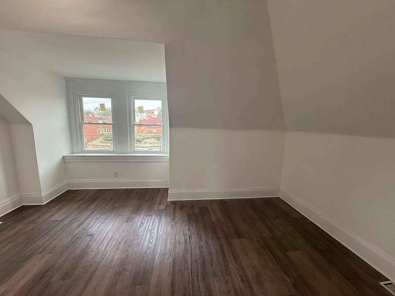 5 bed, $1,600 — Photo 4