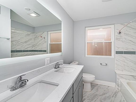 4th image of 6108 N Rockwell St #2