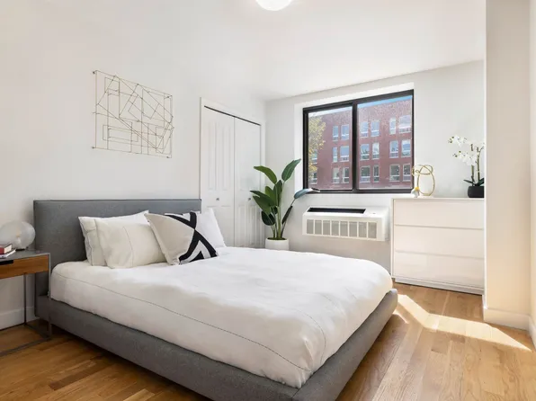 23-16 31st Avenue image 3 of 8