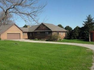 1769 52nd St, Mount Auburn, IA 52313