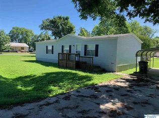 450 Clinton St, Courtland, AL 35618