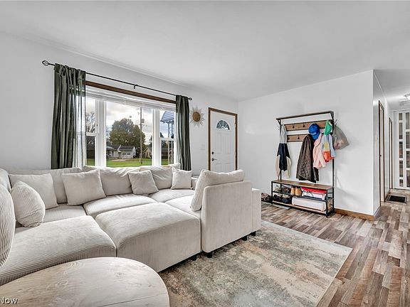 4th image of 446 Circle Dr