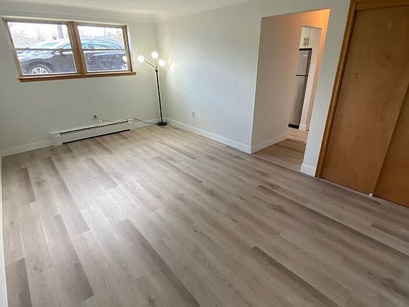 4th image of 636 Larpenteur Ave W Floor 2