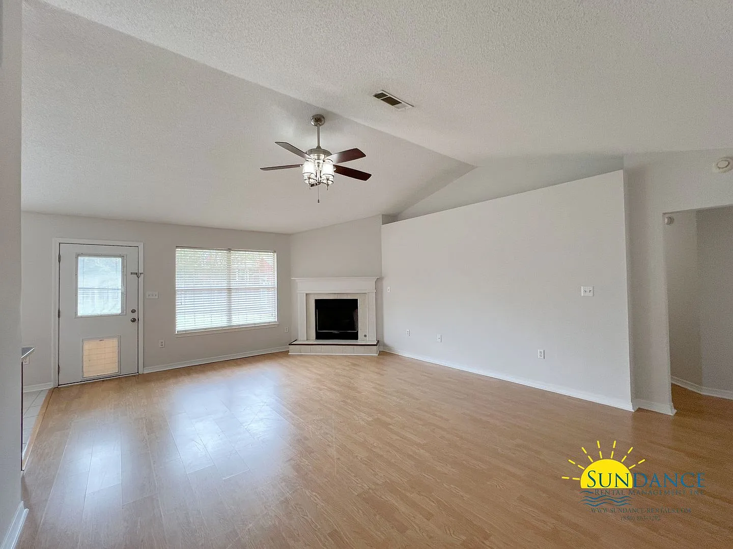Spacious 4 Bedrooms in South Crestview! — Photo 2