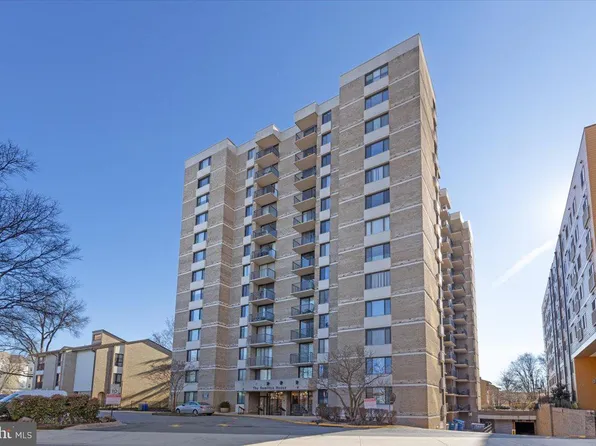 4 Monroe St APT 402, Rockville, MD 20850