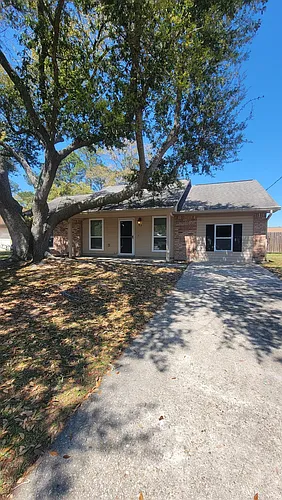 412 Portsmouth Dr Photo 1