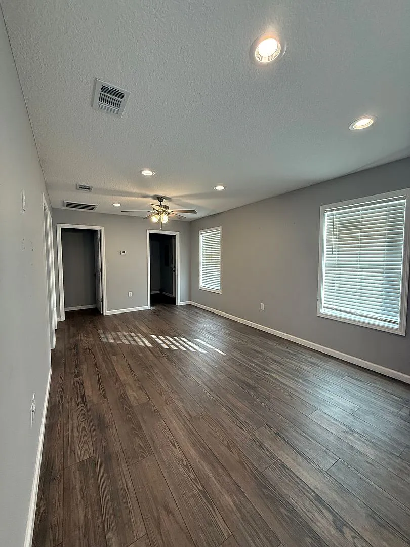 467 Pine St — Photo 4