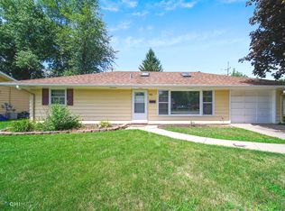 988 N Highland Ave, Aurora, IL 60506