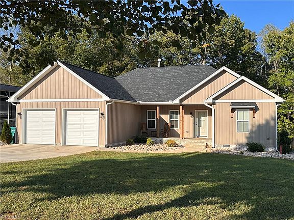 2nd image of 323 Chaney Loop Rd