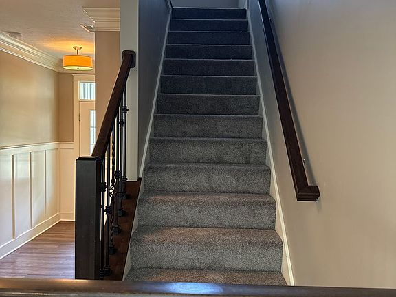 4th image of 2990 Creekside Ct