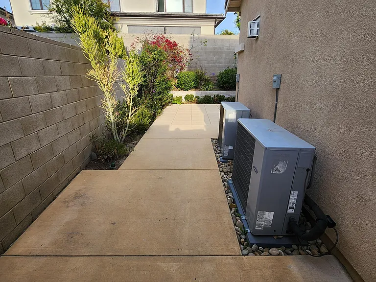 63 Harlow — Photo 24