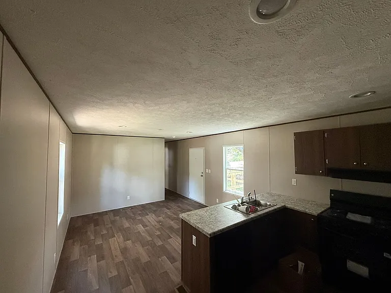 307 Quail Run St — Photo 5