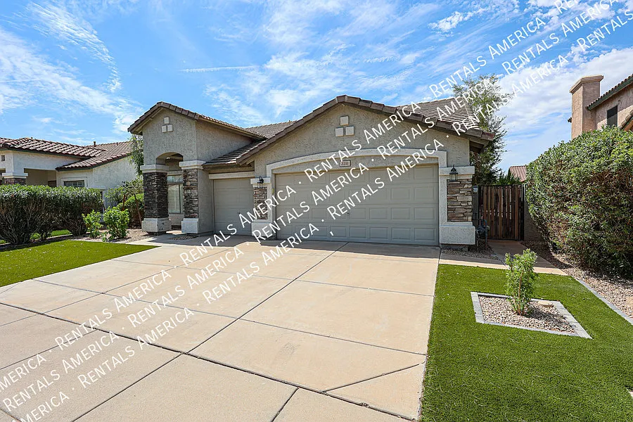 2211 W Olive Way