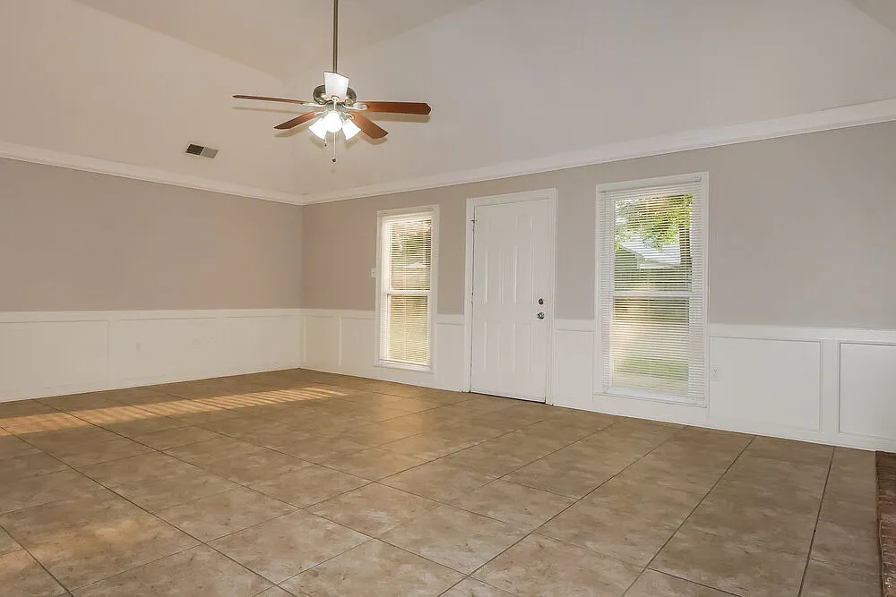 3 bed, 2.0 bath, 1873 sqft, $1,795 — Photo 4