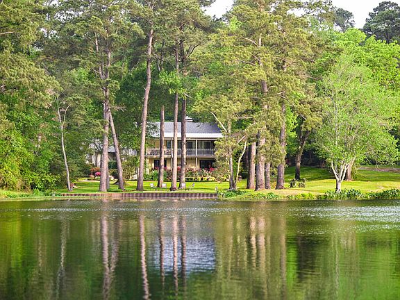 2nd image of 1513 Lake Park Cir