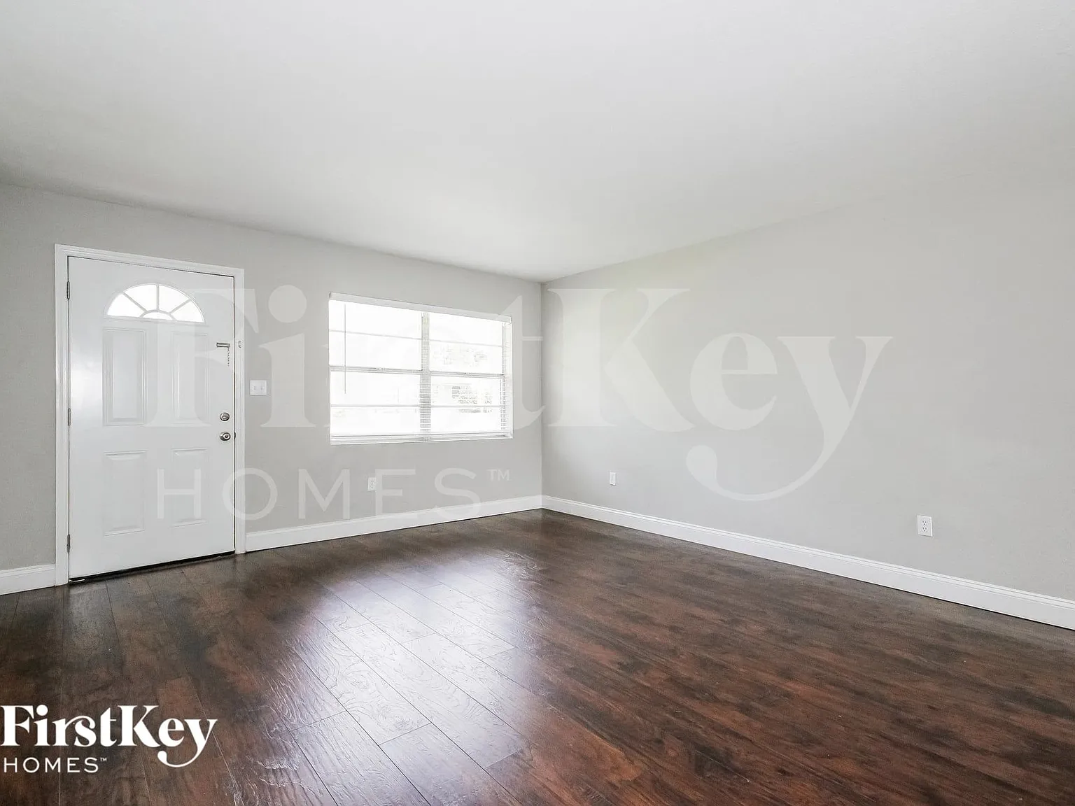 3 bed, 2.0 bath, 1439 sqft, $2,120 — Photo 2
