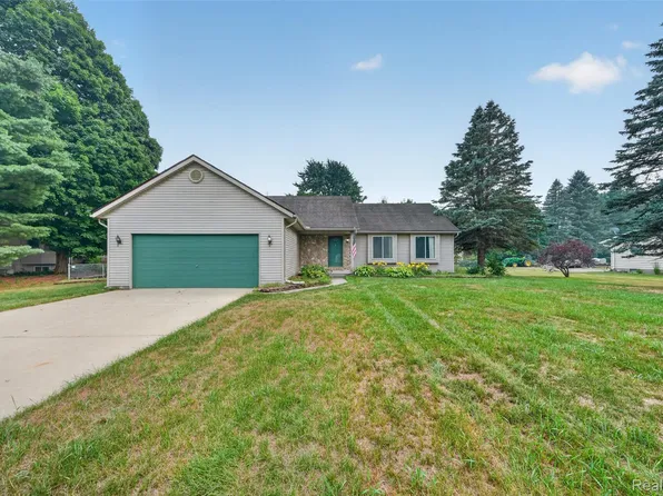 1705 Wild Cherry Ln, Lapeer, MI 48446